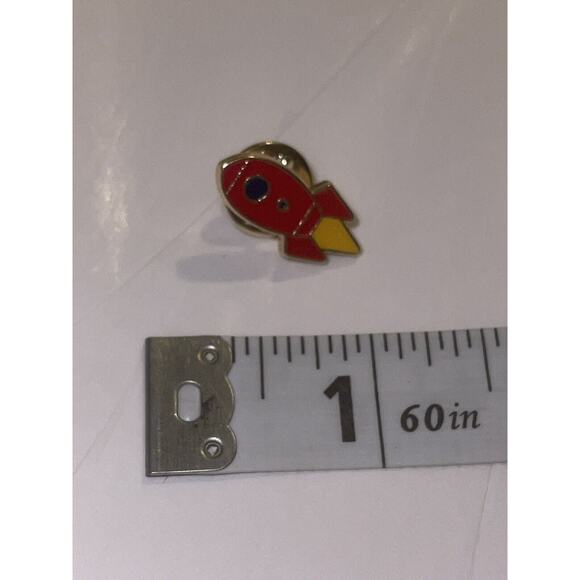 Small Red Rocket Pin Brooch - Picture 1 of 1